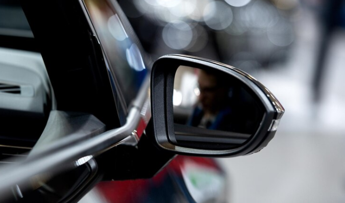 Selecting the Ideal Repair Shop for Your Driver Side Mirror: Essential Tips and Guidance